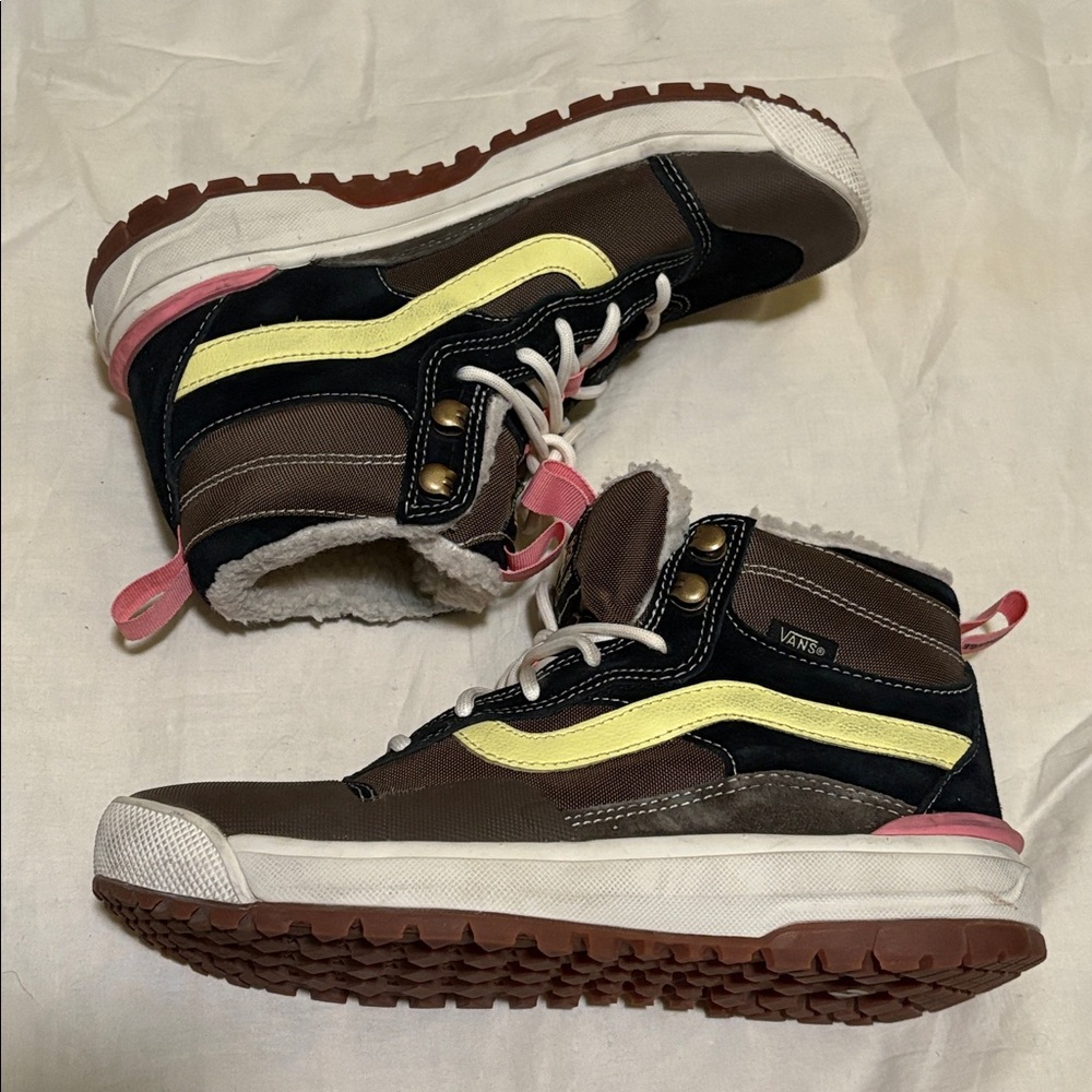 Vans Ultra Range Exo HI MTE Mountain Edition All Weather Sherpa Lined Shoes